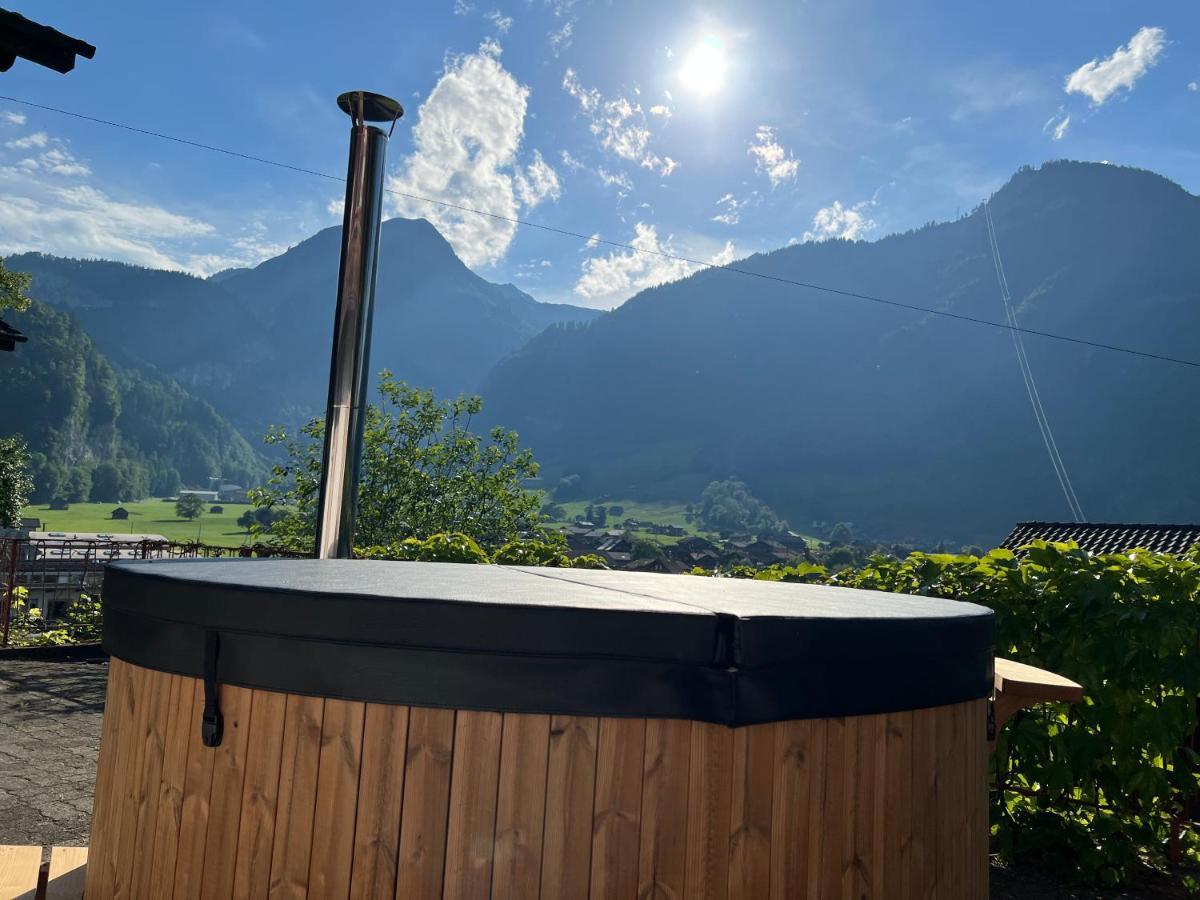 Romantic Private Superior Swiss Chalet With Hottub Lungern Eksteriør billede